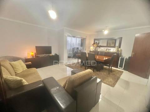 Apartamento t3 com 121m2 - urbanização dos loios