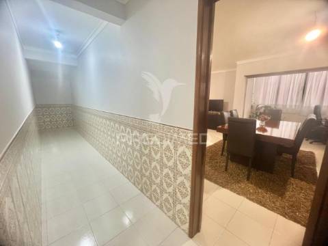 Apartamento t3 com 121m2 - urbanização dos loios