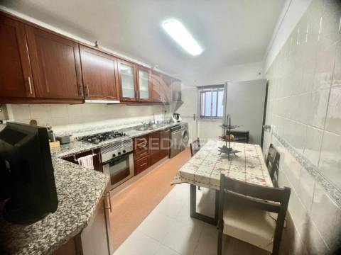 Apartamento t3 com 121m2 - urbanização dos loios