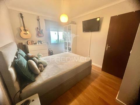 Apartamento t3 com 121m2 - urbanização dos loios