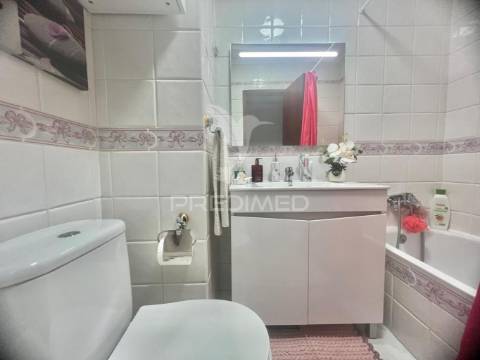 Apartamento t3 com 121m2 - urbanização dos loios