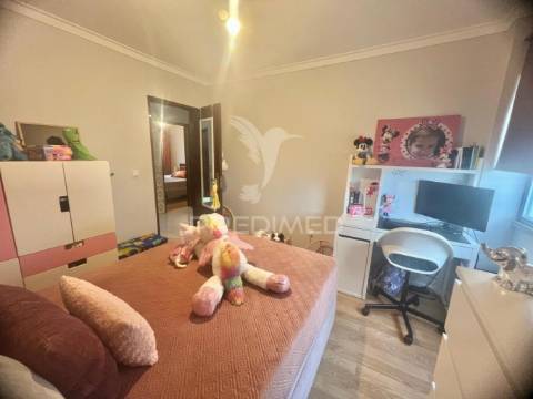 Apartamento t3 com 121m2 - urbanização dos loios