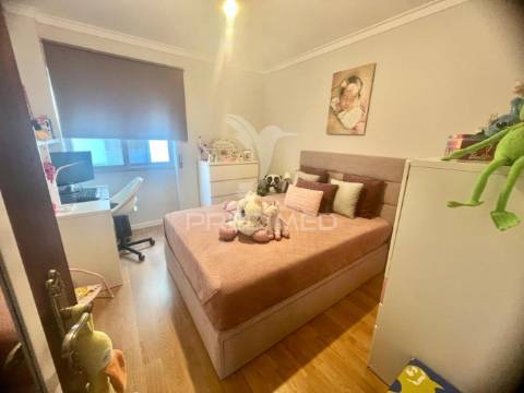 Apartamento t3 com 121m2 - urbanização dos loios