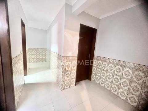 Apartamento t3 com 121m2 - urbanização dos loios