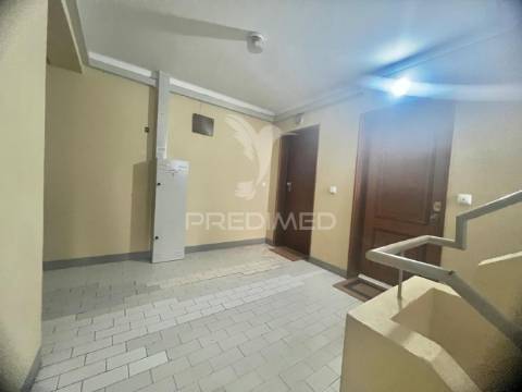 Apartamento t3 com 121m2 - urbanização dos loios