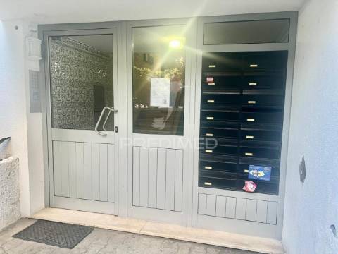 Apartamento t3 com 121m2 - urbanização dos loios