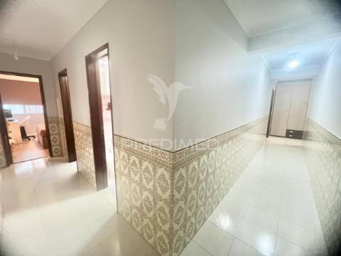 Apartamento t3 com 121m2 - urbanização dos loios