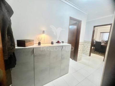 Apartamento t3 com 121m2 - urbanização dos loios