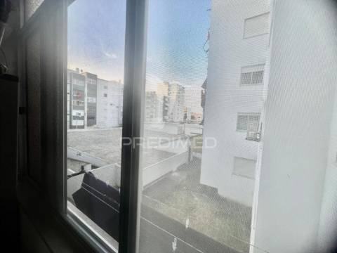 Apartamento t3 com 121m2 - urbanização dos loios