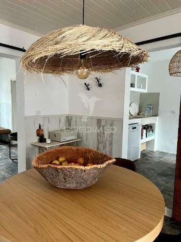 Moradia remodelada em fornalhas velhas