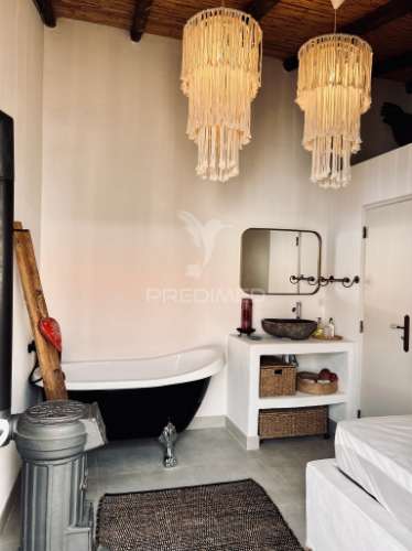 Moradia remodelada em fornalhas velhas