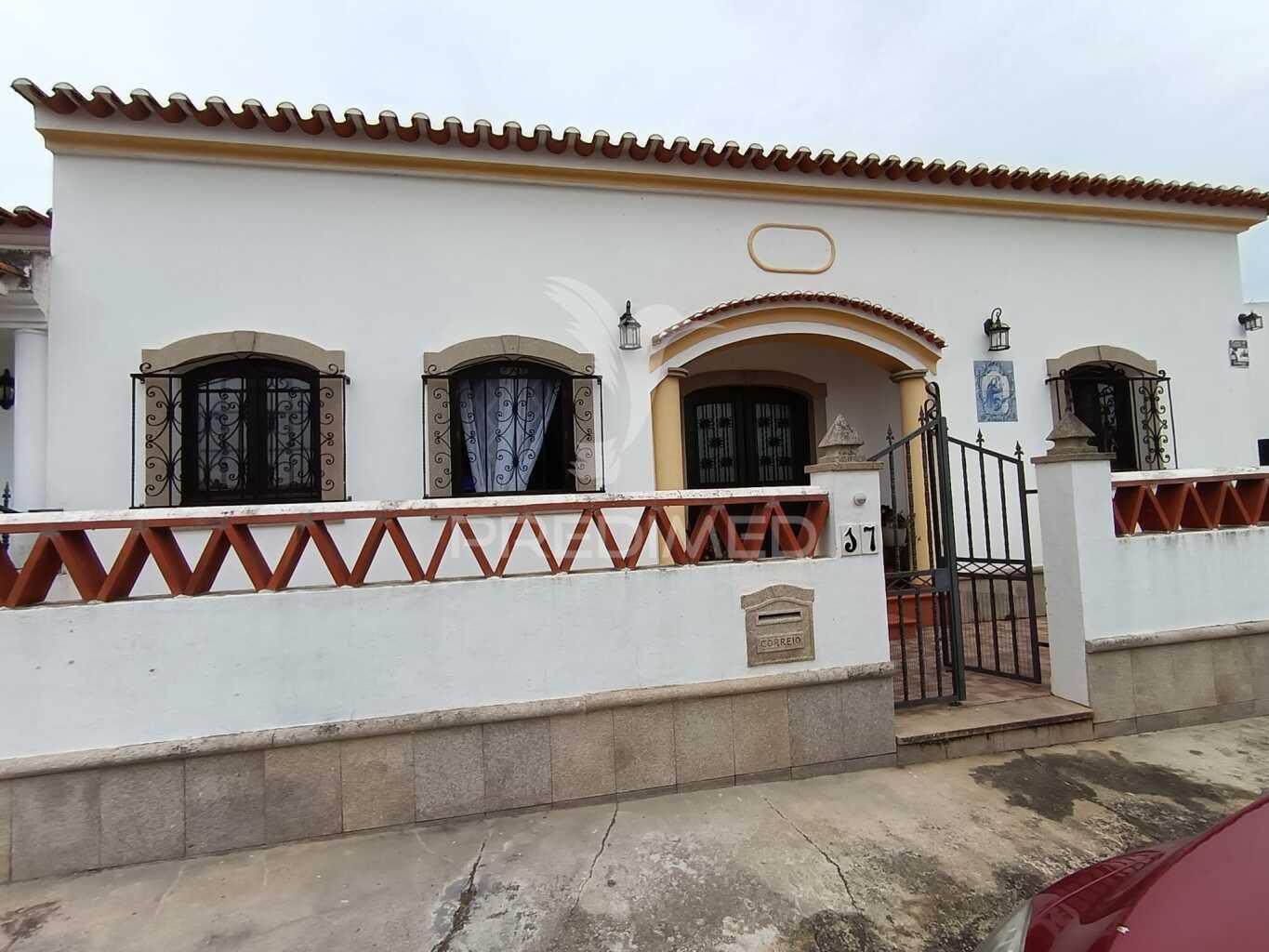 Moradia t3 com sótão aproveitado em santa eulália
