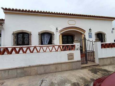 Moradia t3 com sótão aproveitado em santa eulália