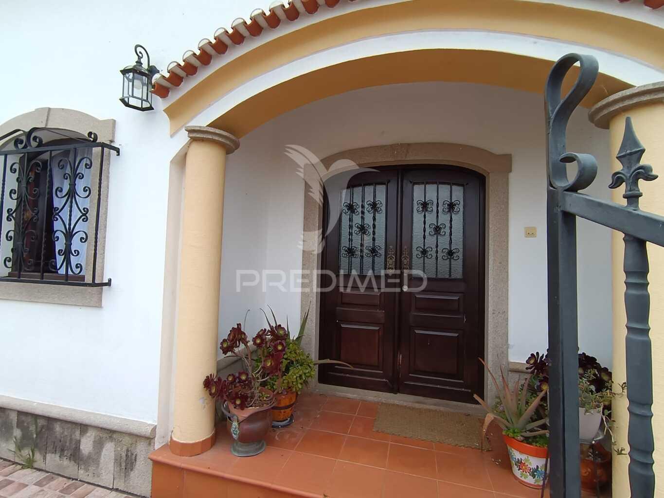 Moradia t3 com sótão aproveitado em santa eulália