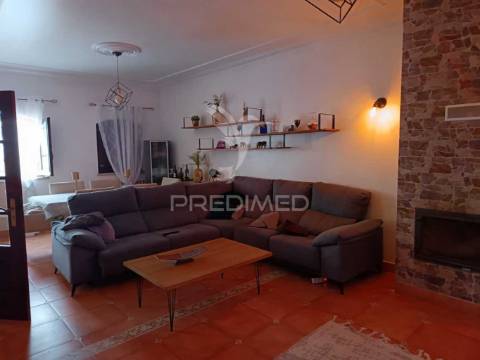 Moradia t3 com sótão aproveitado em santa eulália