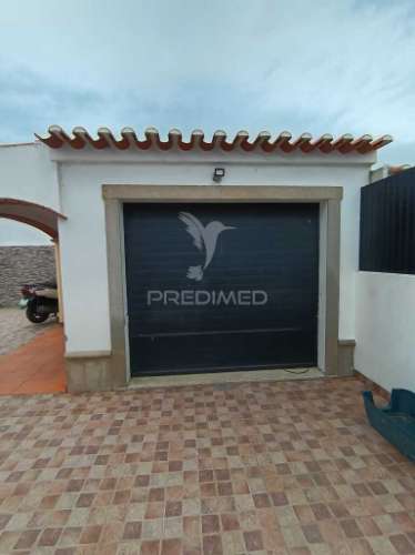 Moradia t3 com sótão aproveitado em santa eulália