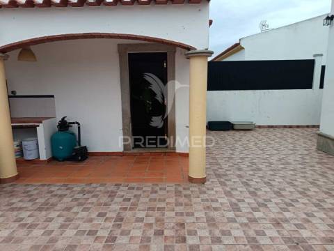 Moradia t3 com sótão aproveitado em santa eulália