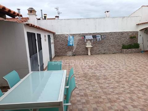 Moradia t3 com sótão aproveitado em santa eulália