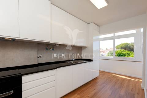 Apartamento t2  totalmente remodelado - quinta da trindade - arrentela - seixal - 245.900 €
