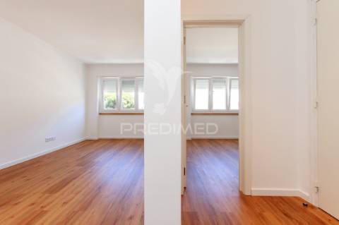 Apartamento t2  totalmente remodelado - quinta da trindade - arrentela - seixal - 245.900 €
