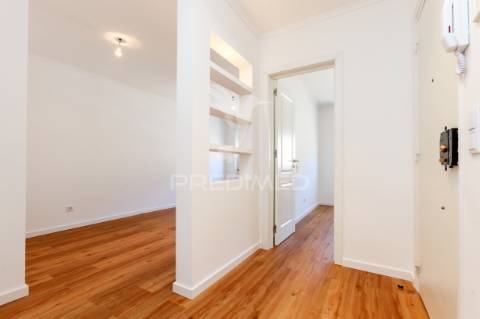 Apartamento t2  totalmente remodelado - quinta da trindade - arrentela - seixal - 245.900 €