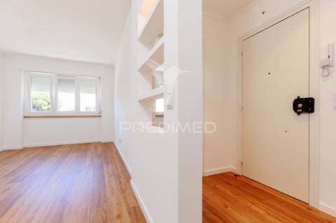 Apartamento t2  totalmente remodelado - quinta da trindade - arrentela - seixal - 245.900 €
