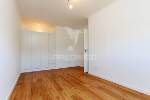 Apartamento t2  totalmente remodelado - quinta da trindade - arrentela - seixal - 245.900 €