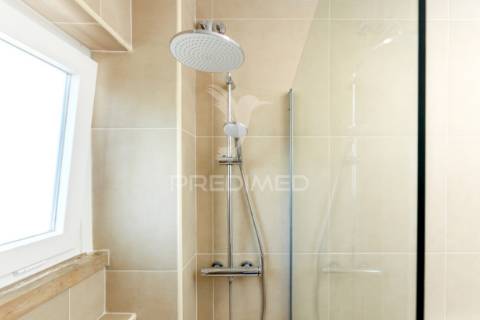 Apartamento t2  totalmente remodelado - quinta da trindade - arrentela - seixal - 245.900 €