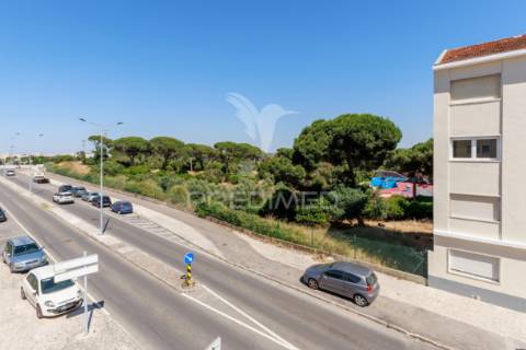 Apartamento t2  totalmente remodelado - quinta da trindade - arrentela - seixal - 245.900 €
