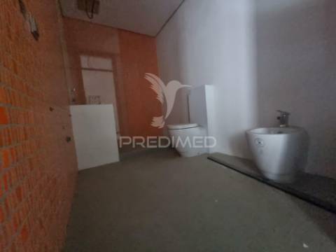 Terreno com prédio elvas
