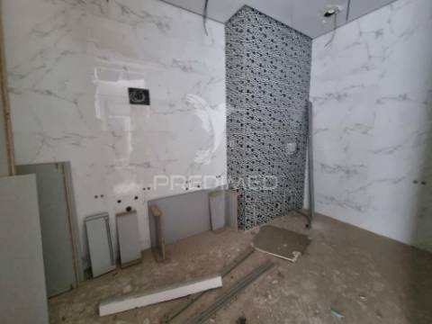 Terreno com prédio elvas
