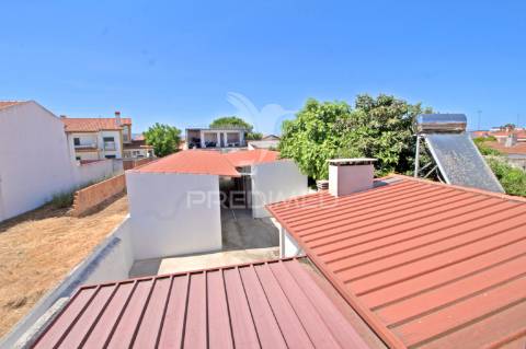 Moradia v5 com infraestrutura equestre no centro da golegã
