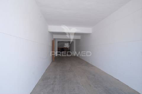 Moradia v5 com infraestrutura equestre no centro da golegã