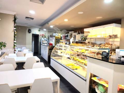 Confeitaria, pao quente em funcionamento