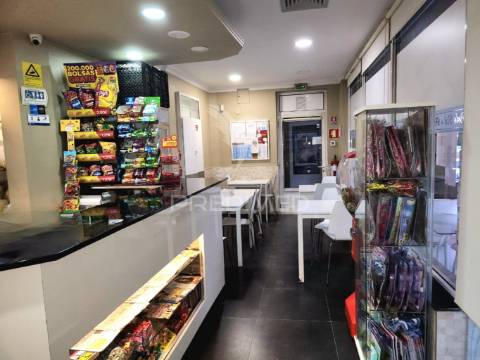 Confeitaria, pao quente em funcionamento