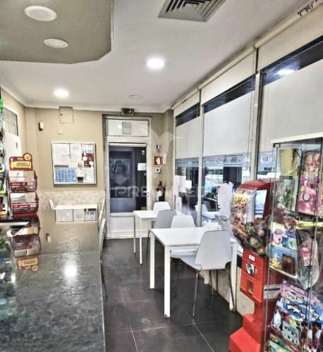 Confeitaria, pao quente em funcionamento