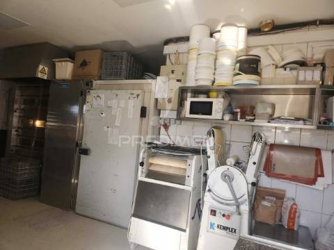 Confeitaria, pao quente em funcionamento