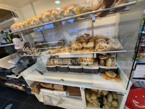 Confeitaria, pao quente em funcionamento