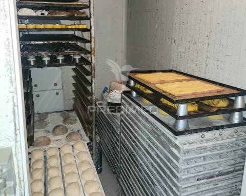 Confeitaria, pao quente em funcionamento