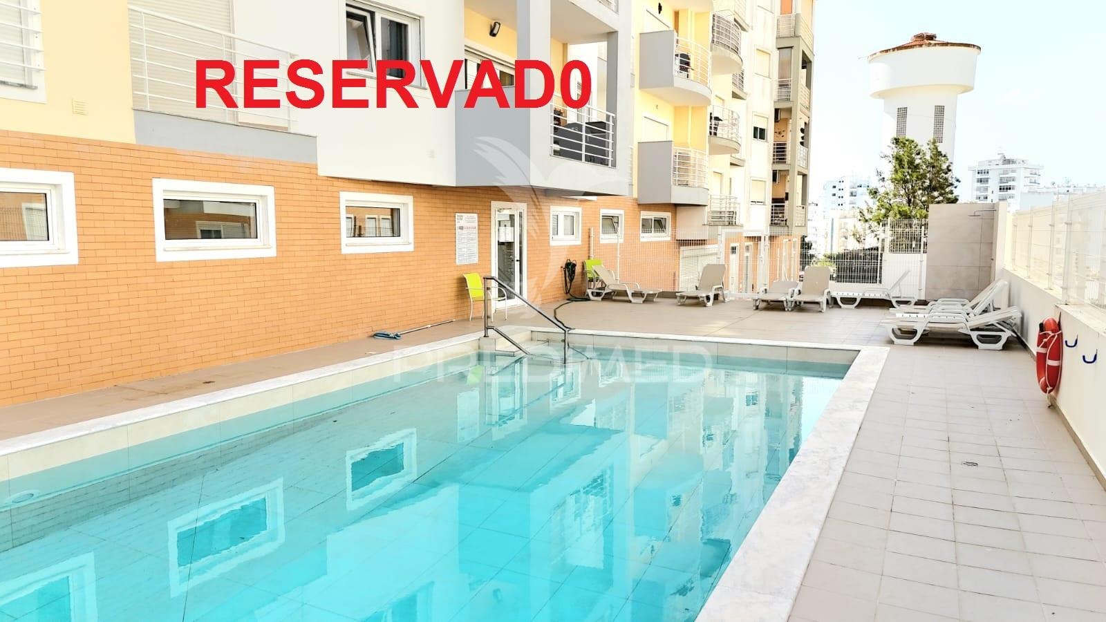 Belíssimo apartamento próximo da praia em armação de pera