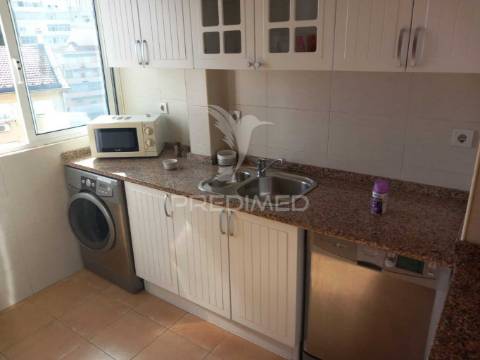 Apartamento t2 mobilado e com cozinha equipada