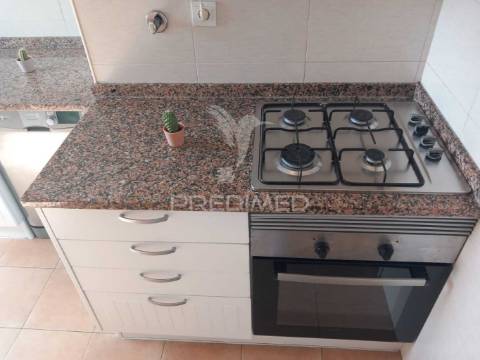 Apartamento t2 mobilado e com cozinha equipada