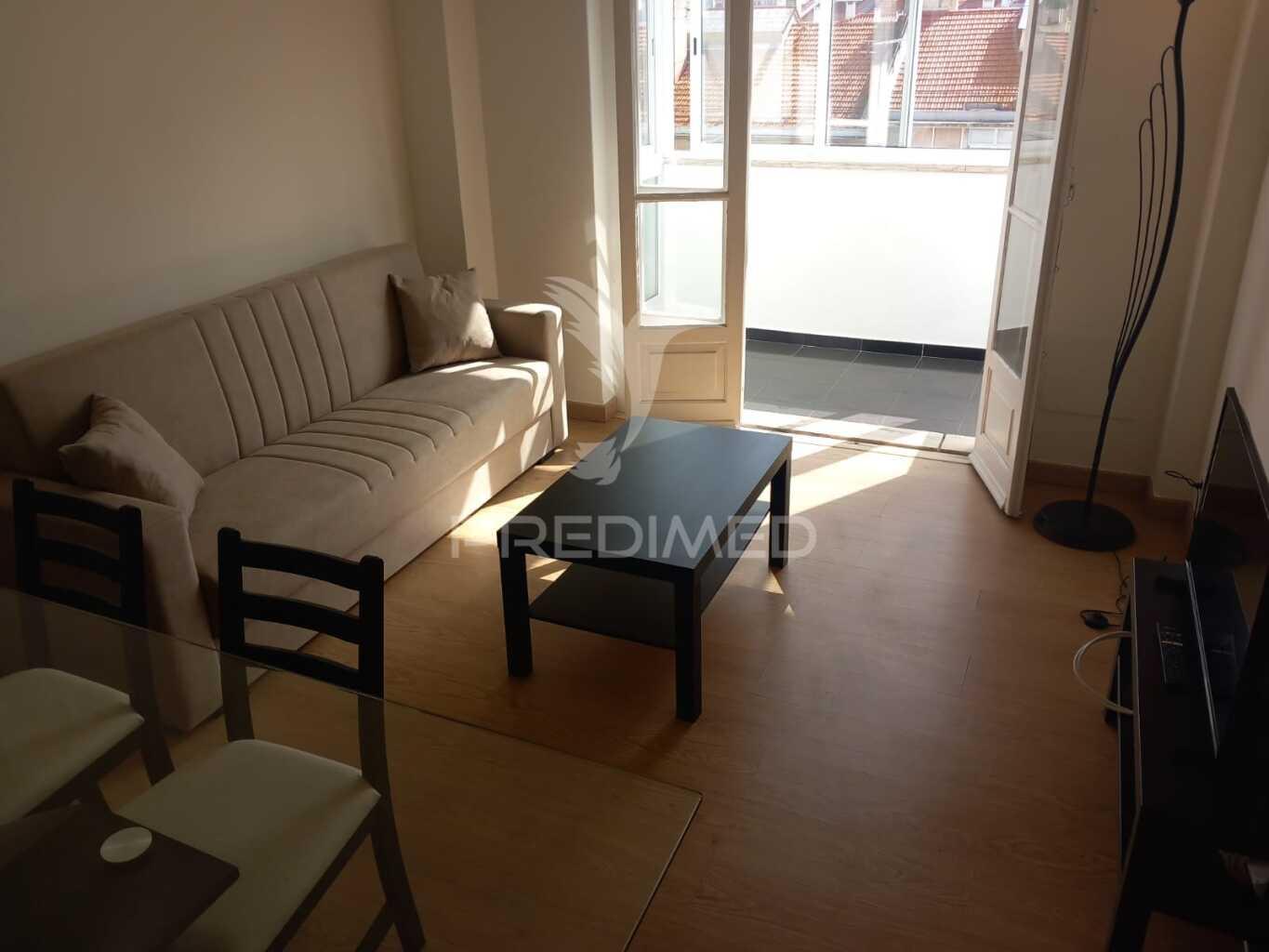 Apartamento t2 mobilado e com cozinha equipada