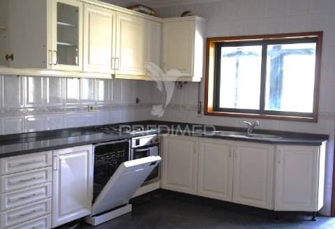 Apartamento t2 com garagem e vista rio em gondomar