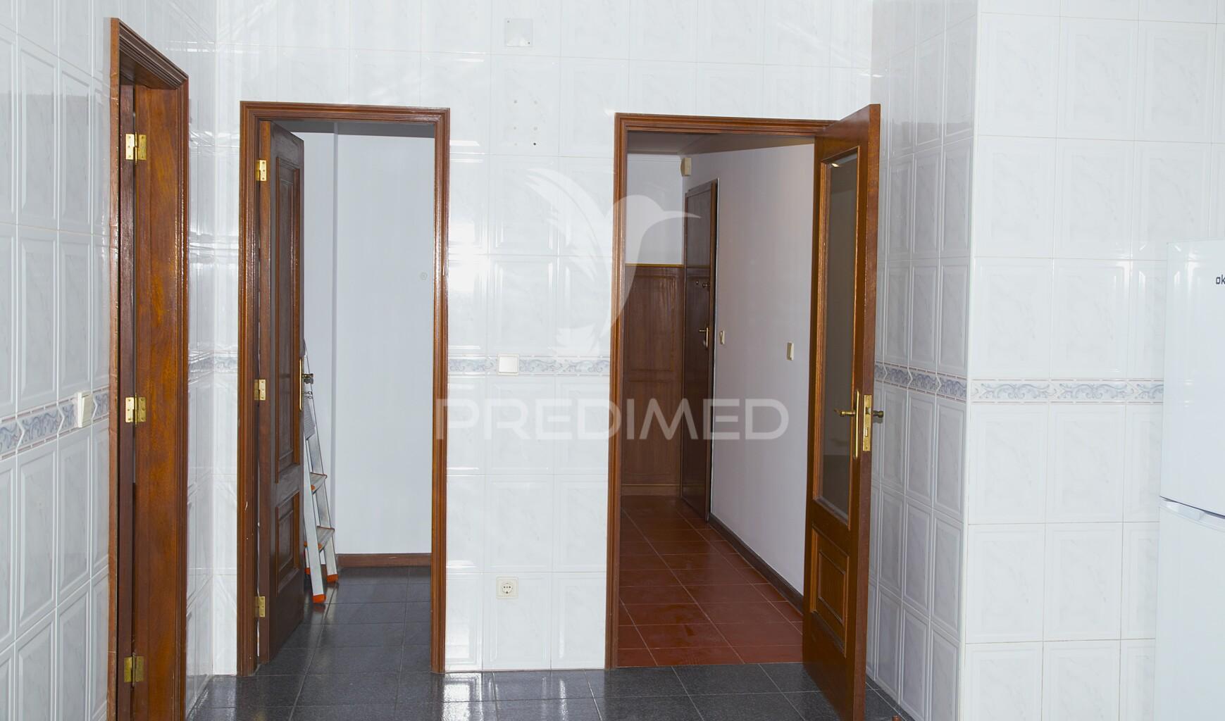 Apartamento t2 com garagem e vista rio em gondomar