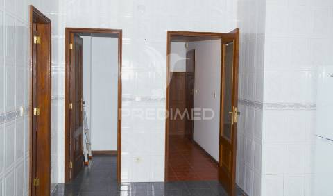 Apartamento t2 com garagem e vista rio em gondomar
