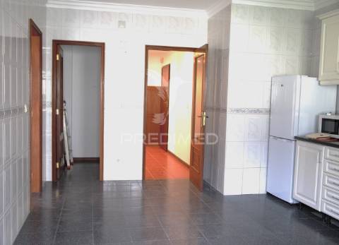Apartamento t2 com garagem e vista rio em gondomar