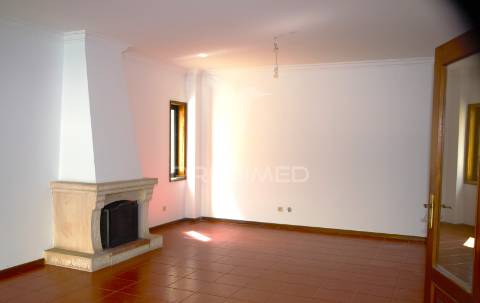 Apartamento t2 com garagem e vista rio em gondomar