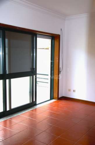 Apartamento t2 com garagem e vista rio em gondomar