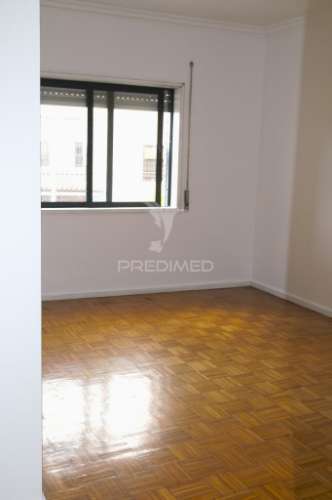 Apartamento t2 com garagem e vista rio em gondomar